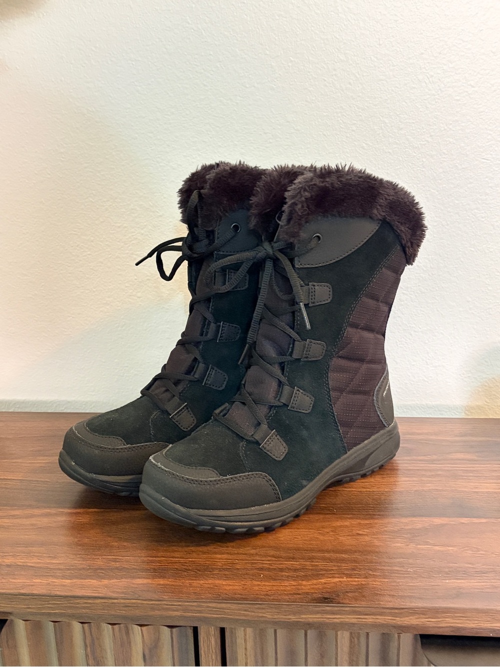 Columbia Women's Black Suede Faux-Fur Lace-Up Winter Boots